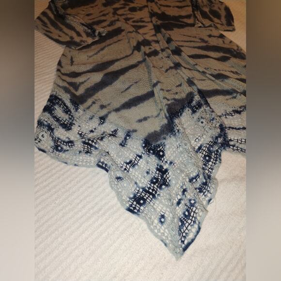 Gimmicks by BKE Blue Watercolor Boho Open Front Cardigan with Crochet Trim - Picture 3 of 8